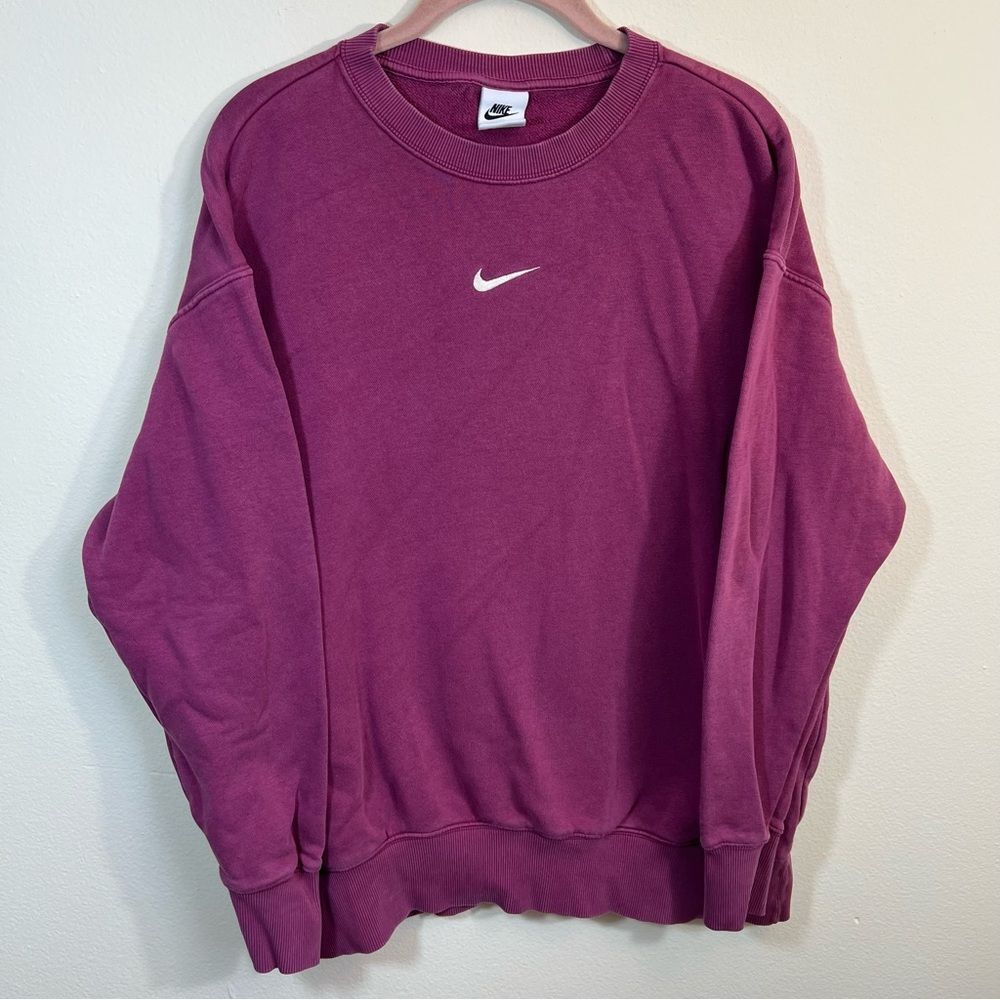 Nike Women’s Magenta Pink Center Swoosh Crewneck Sweatshirt Small